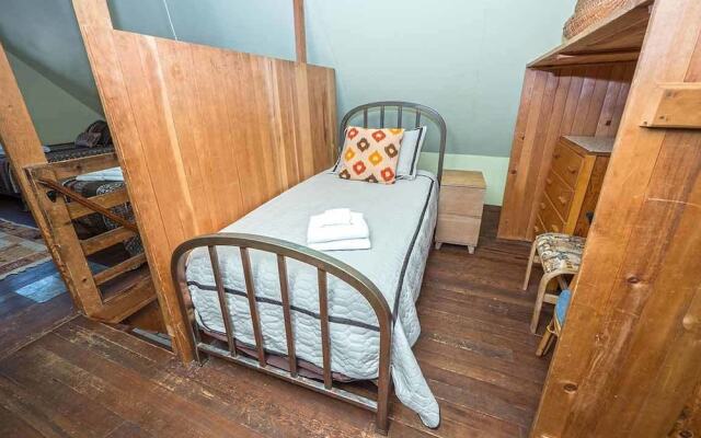 3901 Azure Avenue 2 Bedroom Cabin