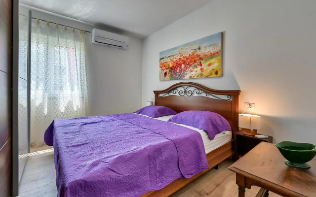 Holiday house Mirna with swimming pool and jacuzzi