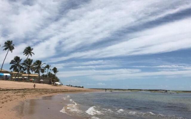 Linda casa com piscina na praia de Jauá