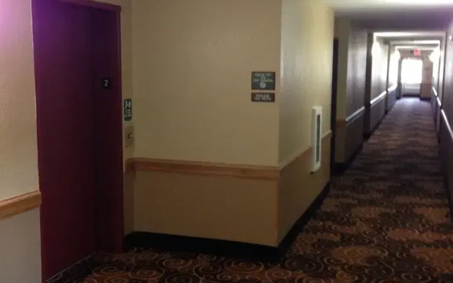 AmericInn Lodge & Suites Elkhorn