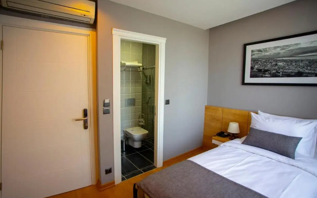 Uzer Otel