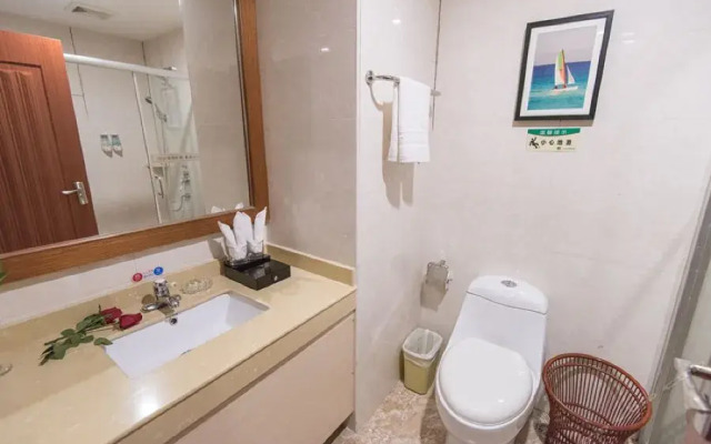 Bafang Junyue Hotel (Zhanjiang Yingzhan Square)