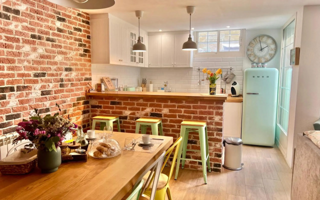 Loft de estilo industrial con garaje