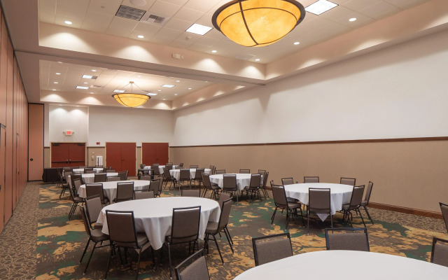 Holiday Inn Stevens Point - Convention Ctr by IHG