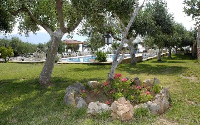 Porto Lourbas Hotel
