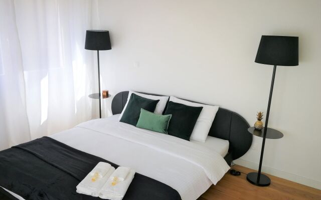 Industrial Lisbon Apartment - Adults Only