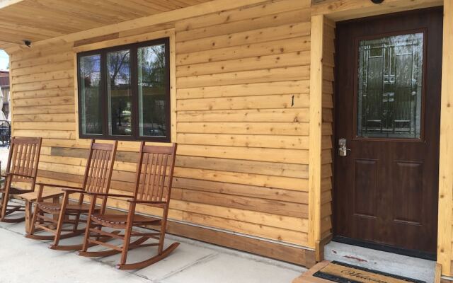 Creekside Vacation Rentals- Adults Only