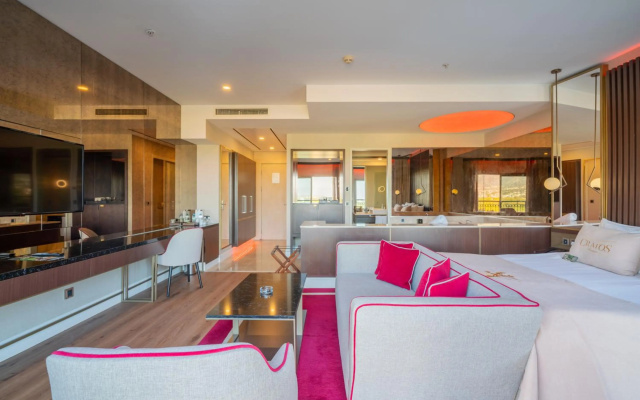 Cratos Premium Hotel Casino & SPA