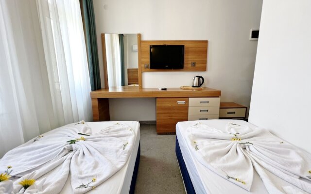 Akin Apart and Hotel
