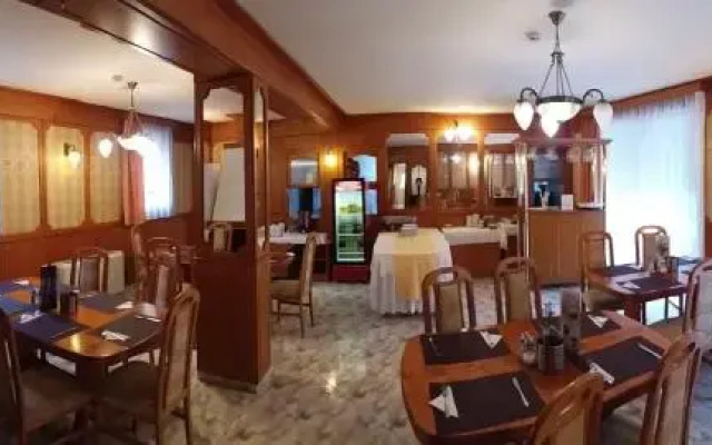 Karádi Hotel