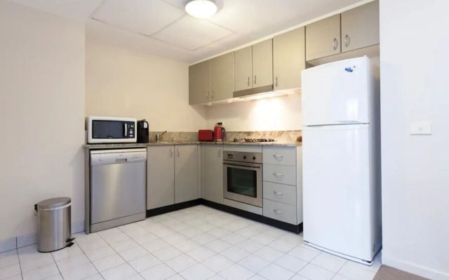 Surry Hills 1 Bedroom Apartment. in Convenient Location