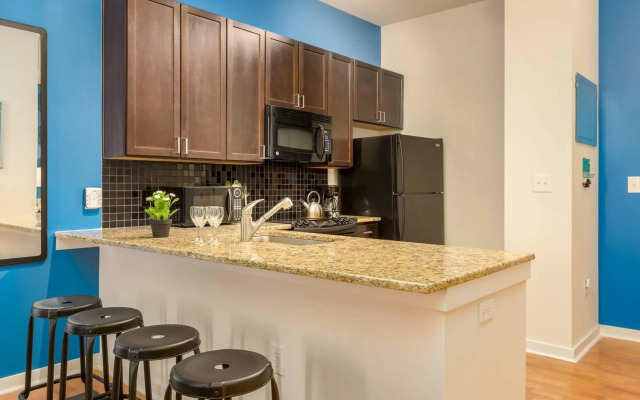 Apartment with Private Balcony, Wifi, Parking