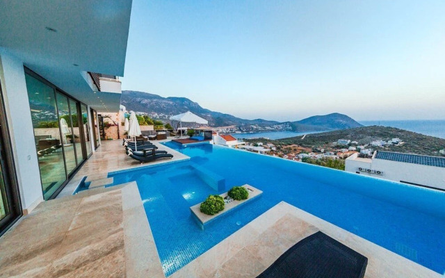 Villa Ausoleil by Akdenizvillam