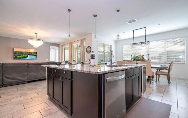 Spacious 6-bedroom Retreat Near Disney Parks