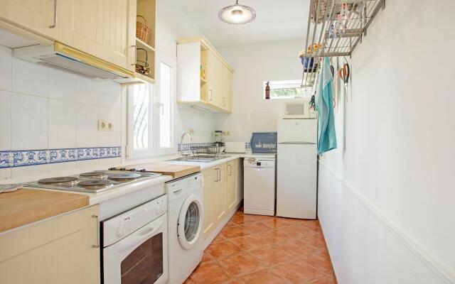 Superb beachfront villa with guest house 50m opposite