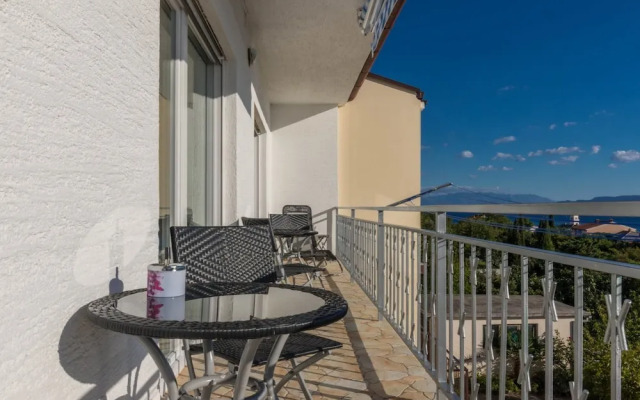 Spacious Novi Vinodolski Apartments With Terrace and Shared Pool