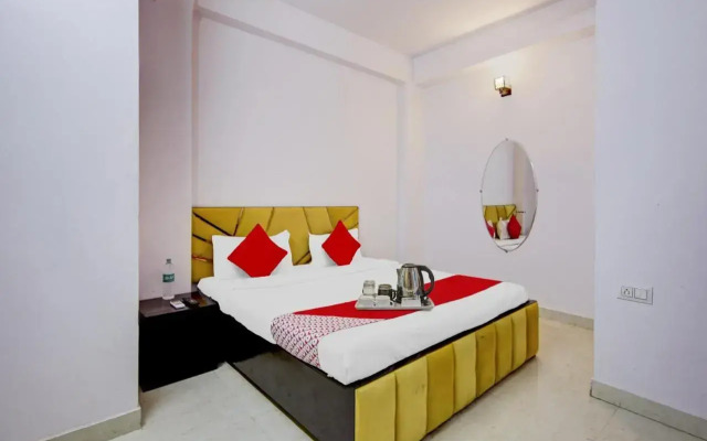 OYO Flagship 80478C Yadav Residency