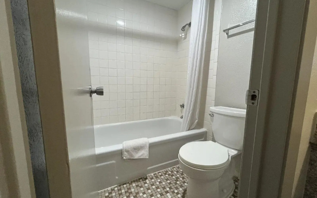 EZ Travel Inn
