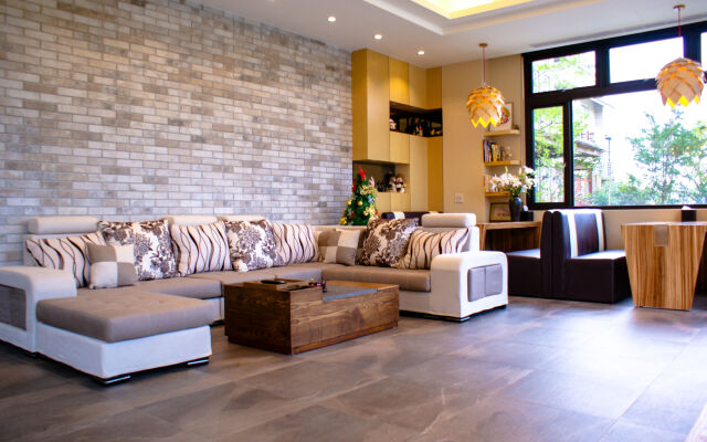Sunny Stream Villa