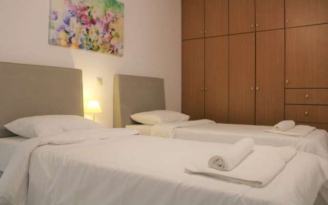 "kalamaki Plaza Apartments ''tzante''"