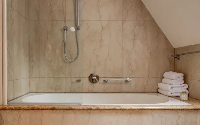 Отель Nerudova 211