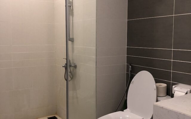 Sunrise City Alms Luxury Apartment