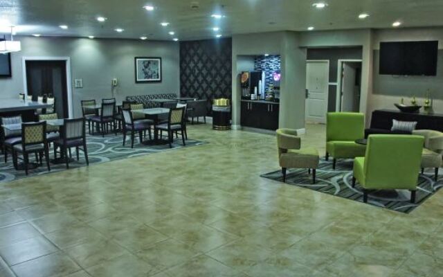 La Quinta Inn & Suites by Wyndham Ada