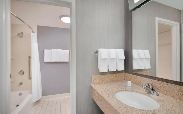 Courtyard by Marriott Savannah Midtown
