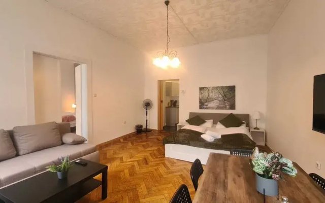 Chic 3BR Belvedere Apartment