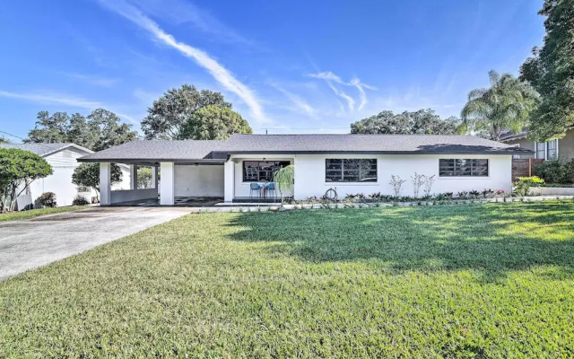 Mid-century Modern Escape in Central Lakeland!