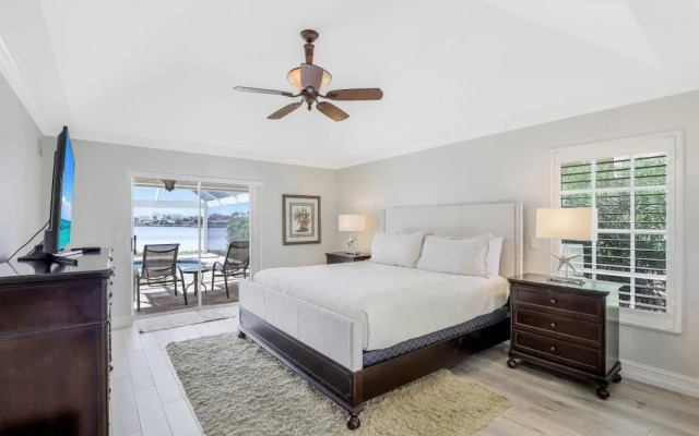 Waterfront Home With Spectacular View, Pool and spa