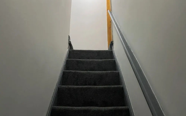 Room in Guest Room - Spacious Double Room in Stoke