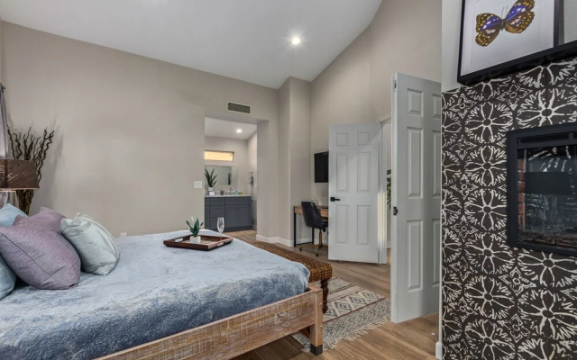 110th Scottsdale 3 Bedroom Home by RedAwning