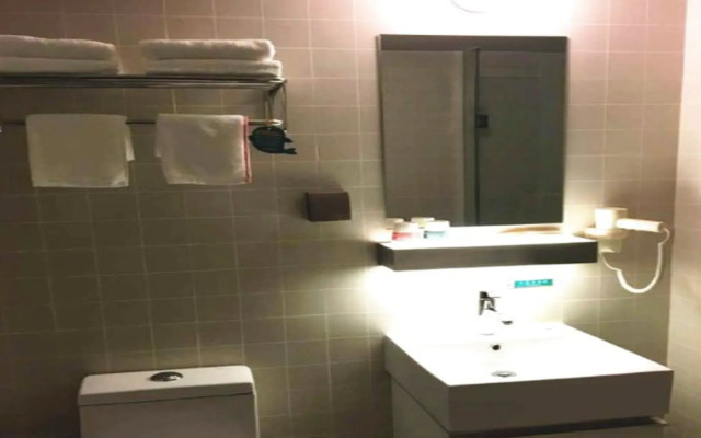 Jinjiang Inn Select QinZhou East Station City Government