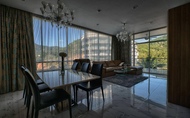 Luxury Apartment at Karon Hill