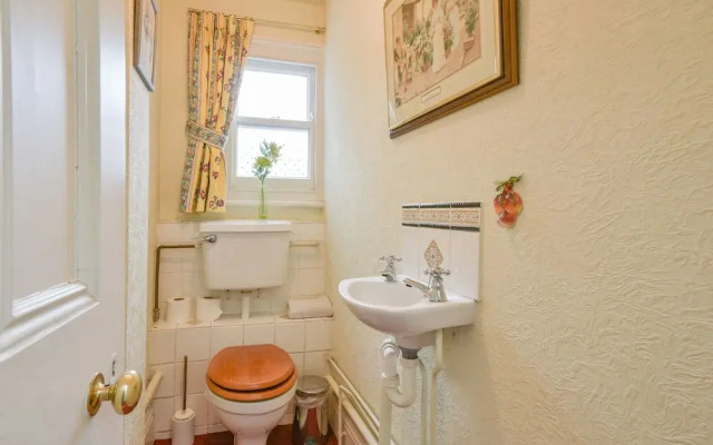 Melrose Lodge 4-bedroom house 1-bed flat