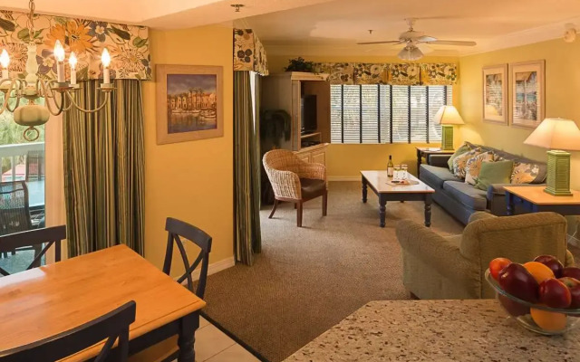 Hibiscus Oceanfront Resort
