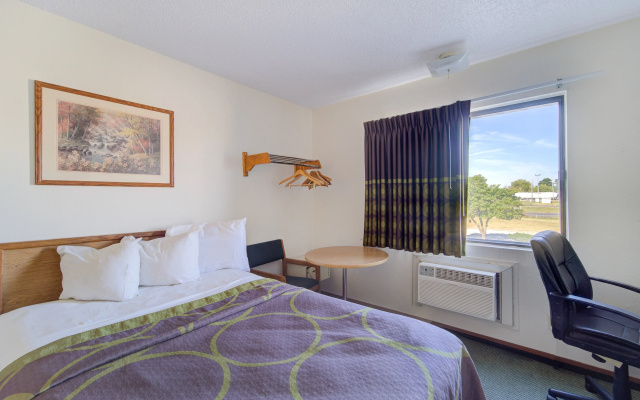 Capital O Amerihost Inn and Suites Kingdom City Hwy 54 MO