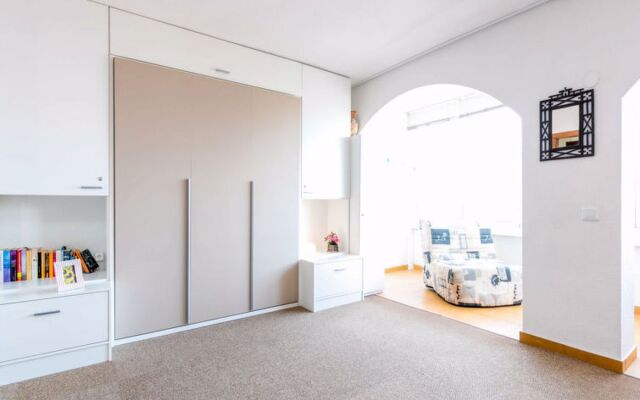 Roses Holiday Center 9823