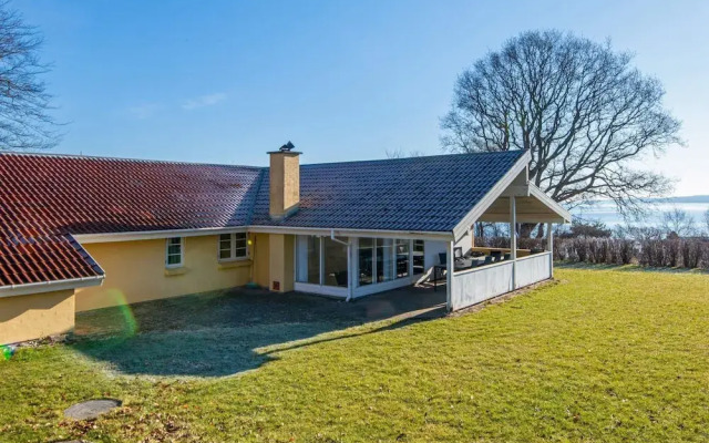 Modern Retreat by Water - By Traum Ferienwohnungen