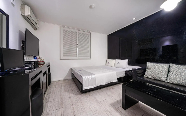 Konkuk University Tiara(티아라모텔)