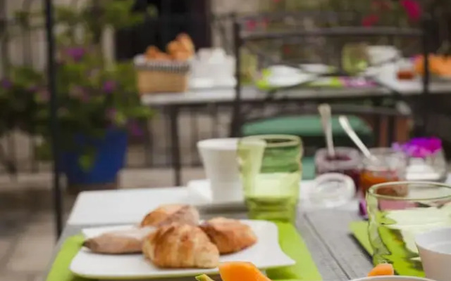 Hotel Coté Cour Chambres dhotes