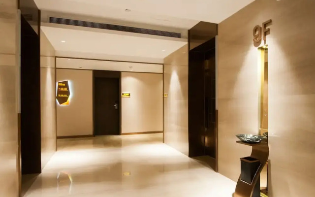 Oak International Apartment