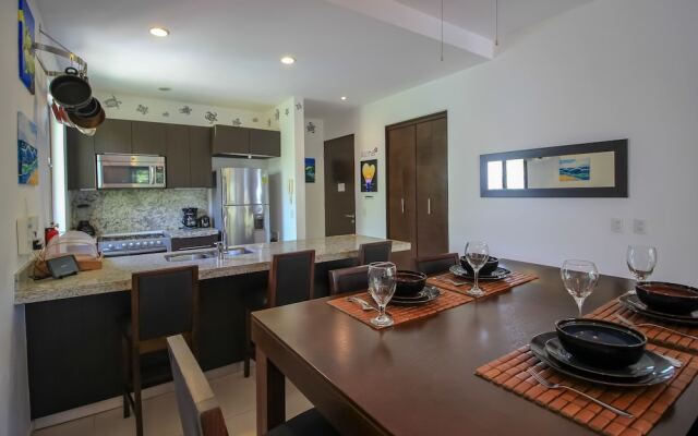 Condo with Pools Gym Yoga  by Olahola