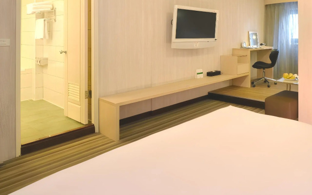 Yomi Hotel - MRT Shuanglian Station