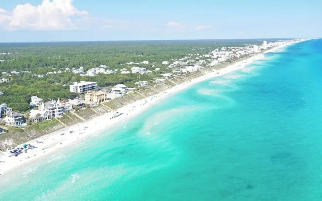 Easy on Eastern Lake by Southern Vacation Rentals
