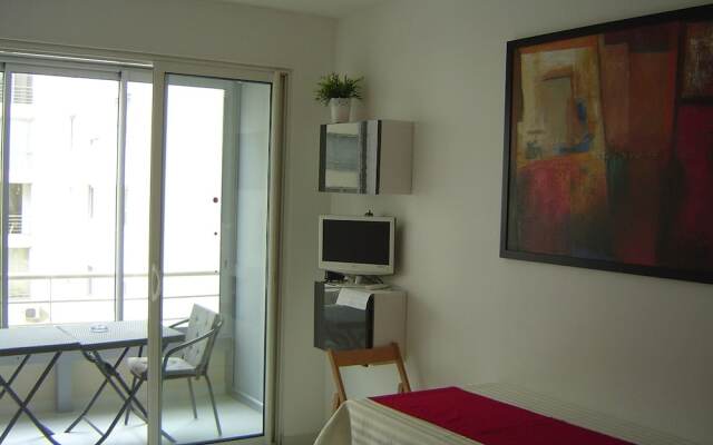 Azur Best Housing Cousin