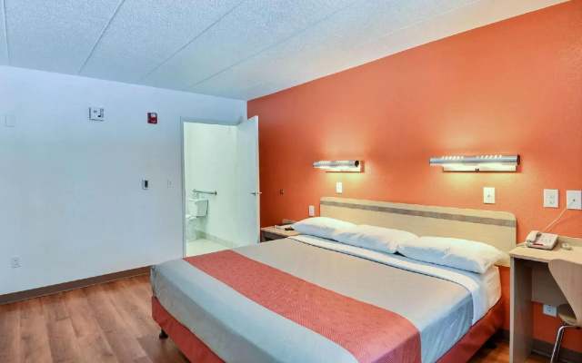 Motel 6 Nashua South