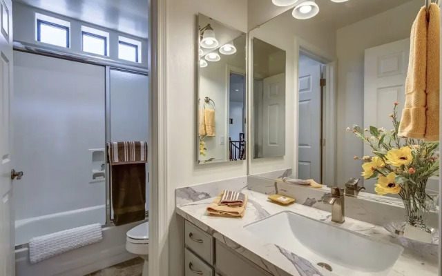 Freeport - 4 Br home by RedAwning