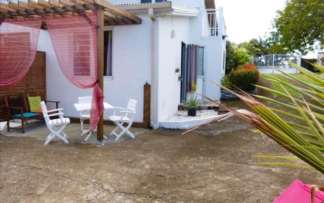 Apartment with One Bedroom in Sainte-Anne, with Shared Pool, Enclosed Garden And Wifi - 4 Km From the Beach